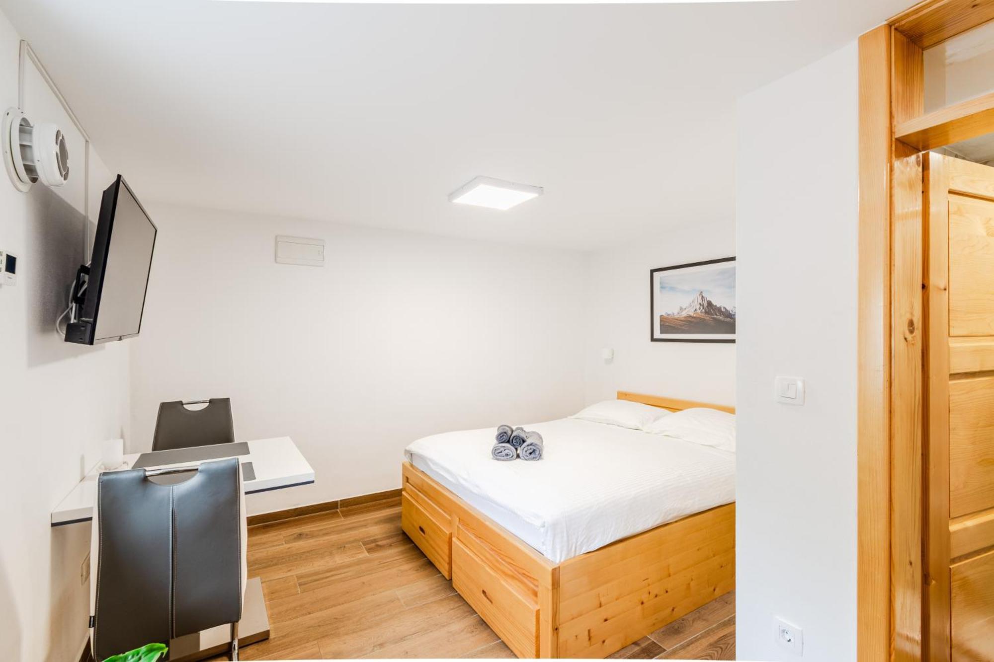 Apartmaji Mausi โบเว็ก ภายนอก รูปภาพ