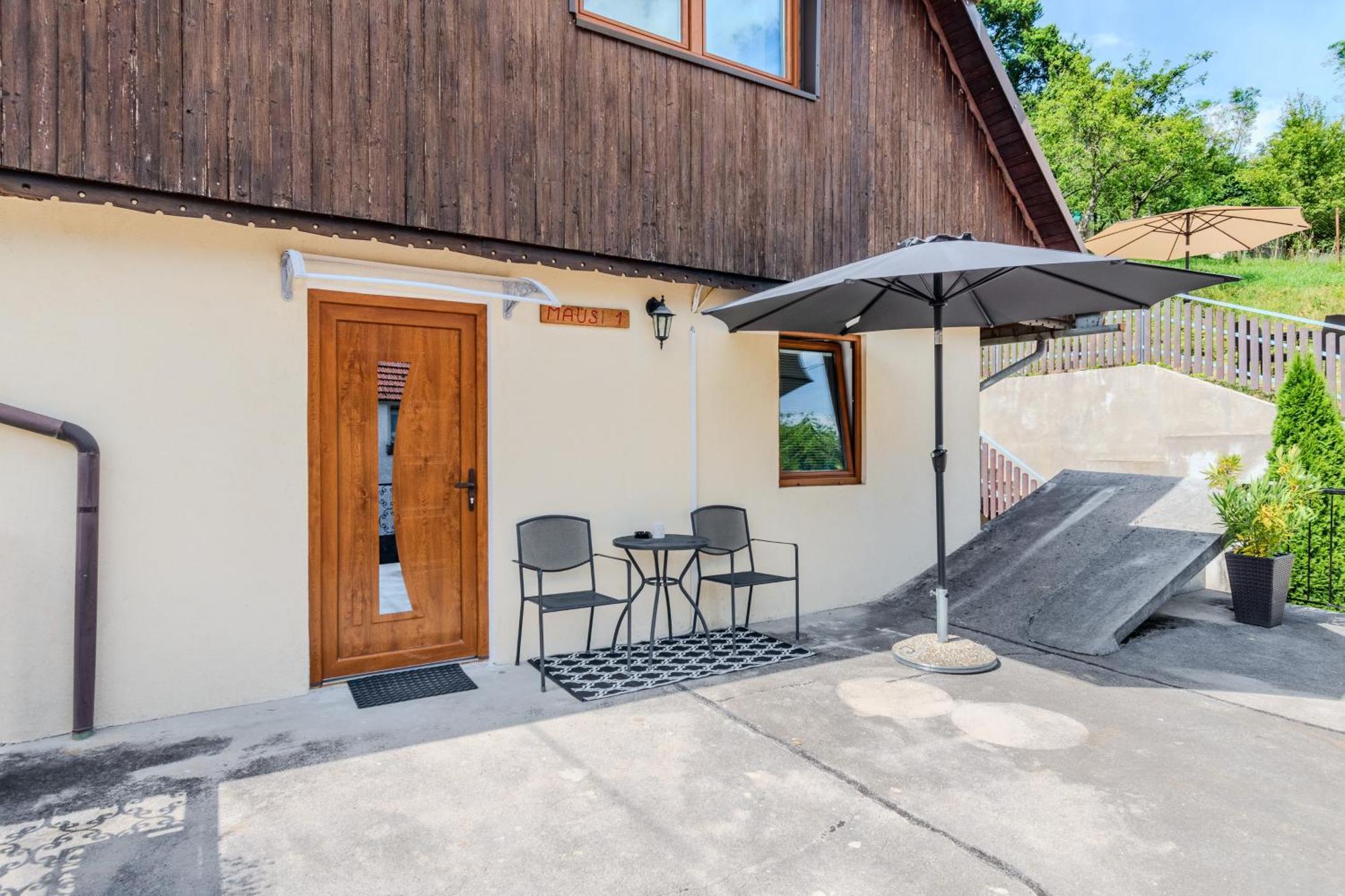 Apartmaji Mausi โบเว็ก ภายนอก รูปภาพ