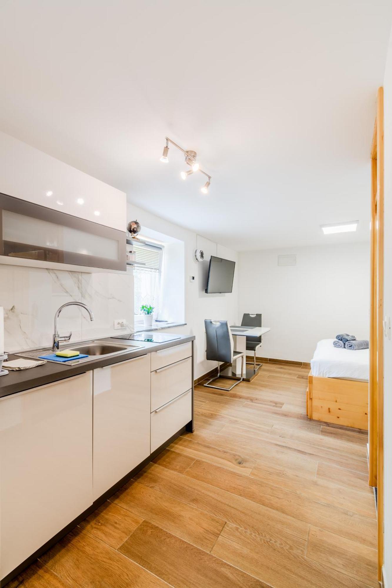 Apartmaji Mausi โบเว็ก ภายนอก รูปภาพ