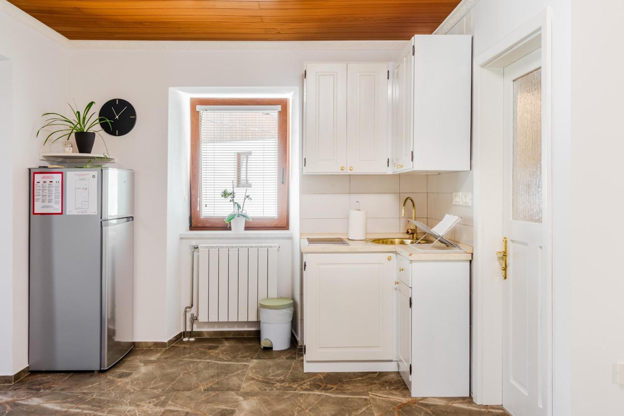 Apartmaji Mausi โบเว็ก ภายนอก รูปภาพ