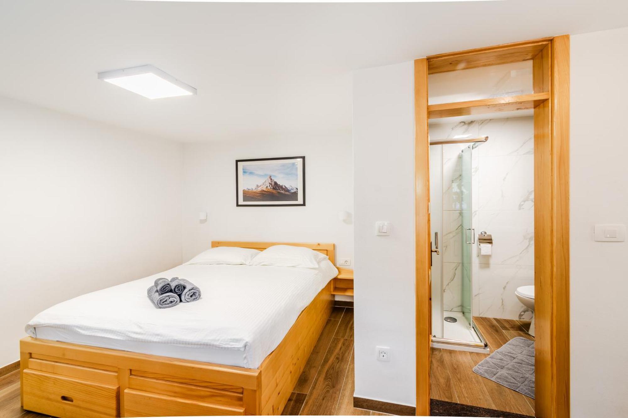 Apartmaji Mausi โบเว็ก ภายนอก รูปภาพ