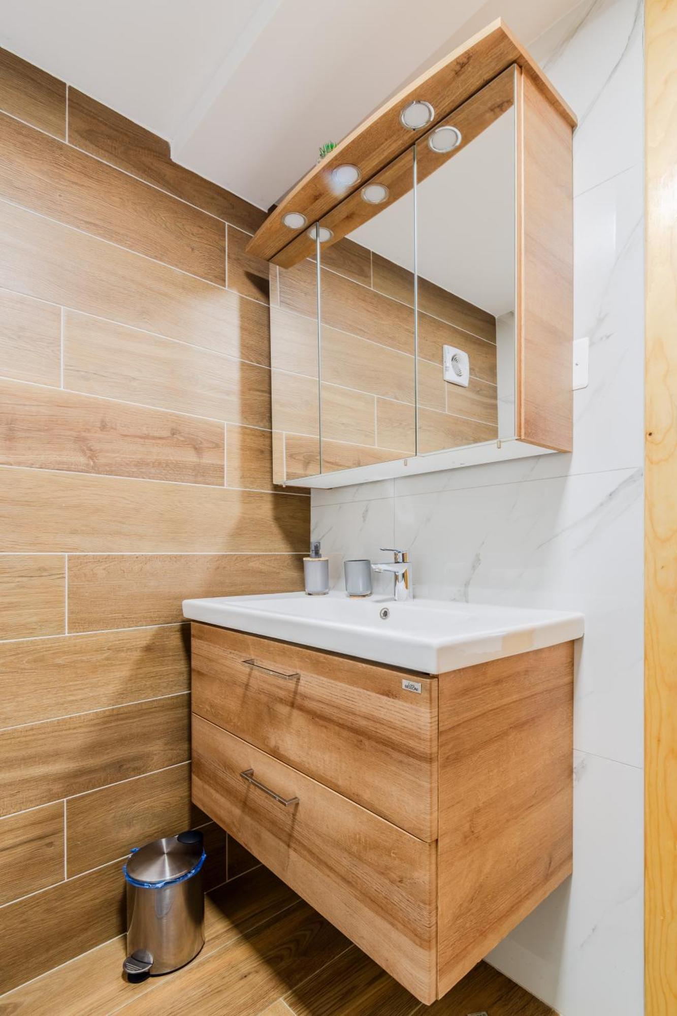 Apartmaji Mausi โบเว็ก ภายนอก รูปภาพ