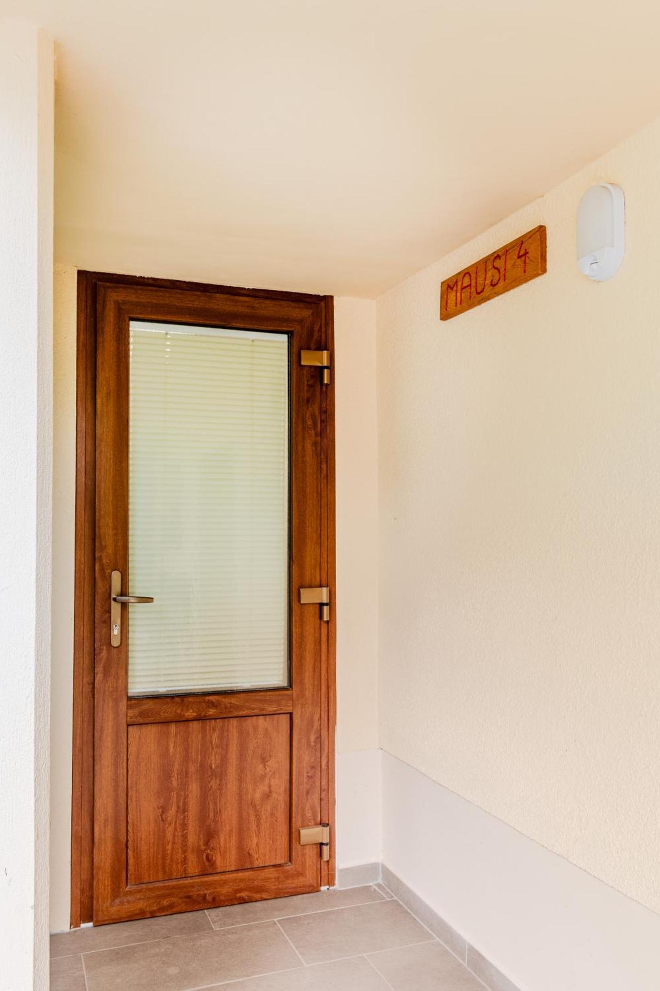Apartmaji Mausi โบเว็ก ภายนอก รูปภาพ