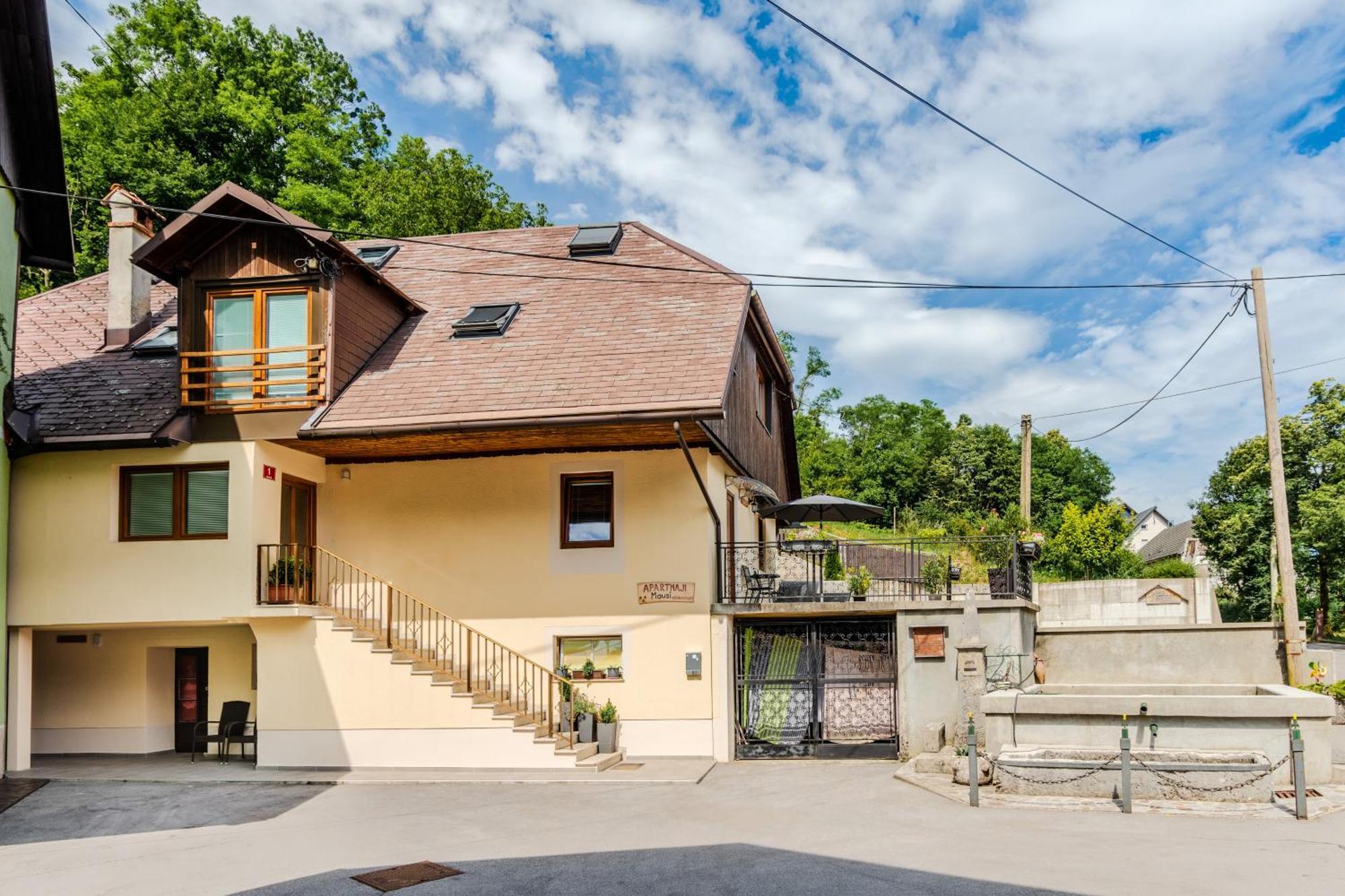 Apartmaji Mausi โบเว็ก ภายนอก รูปภาพ