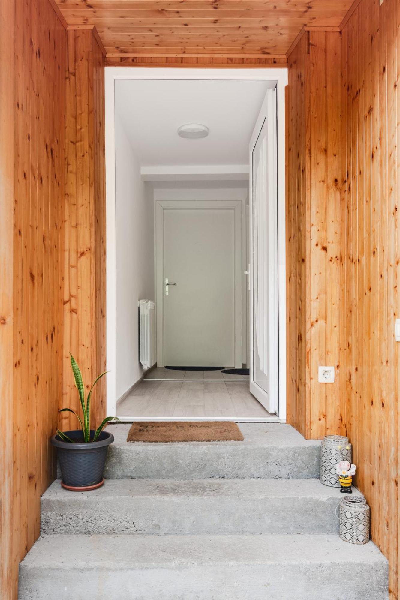 Apartmaji Mausi โบเว็ก ภายนอก รูปภาพ