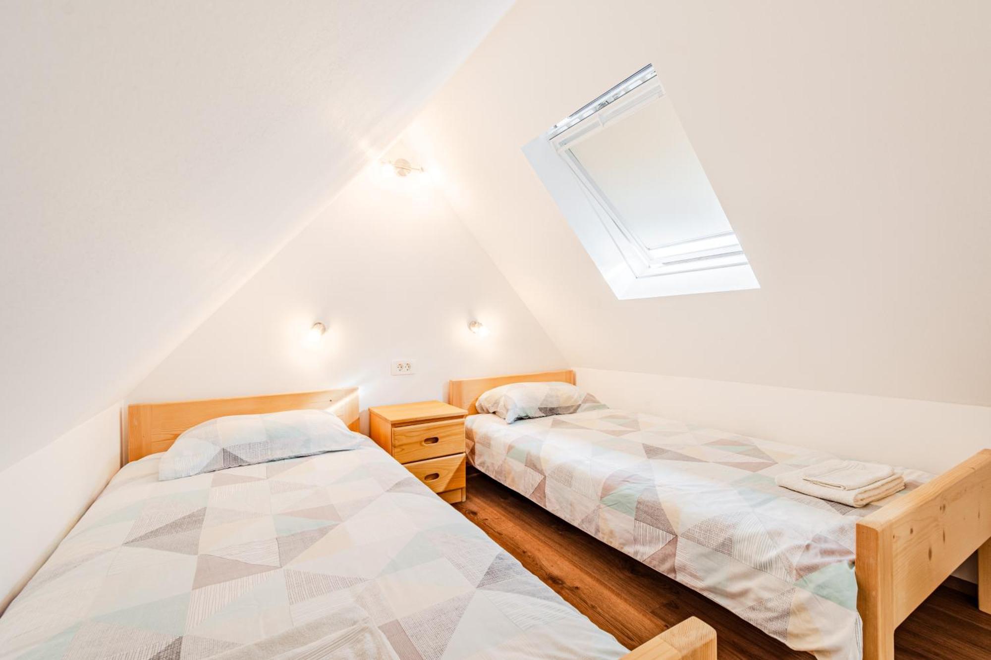 Apartmaji Mausi โบเว็ก ภายนอก รูปภาพ