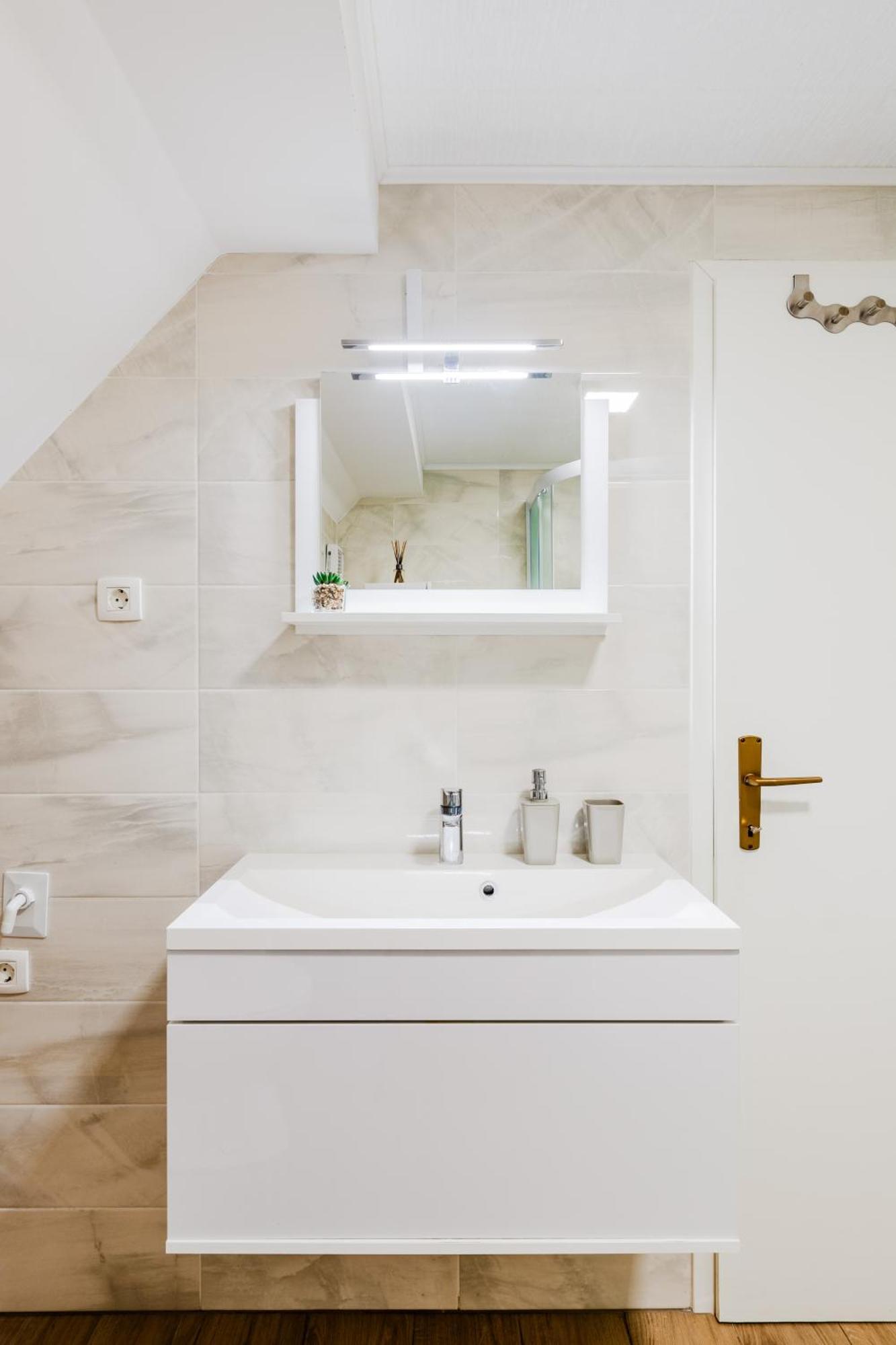 Apartmaji Mausi โบเว็ก ภายนอก รูปภาพ