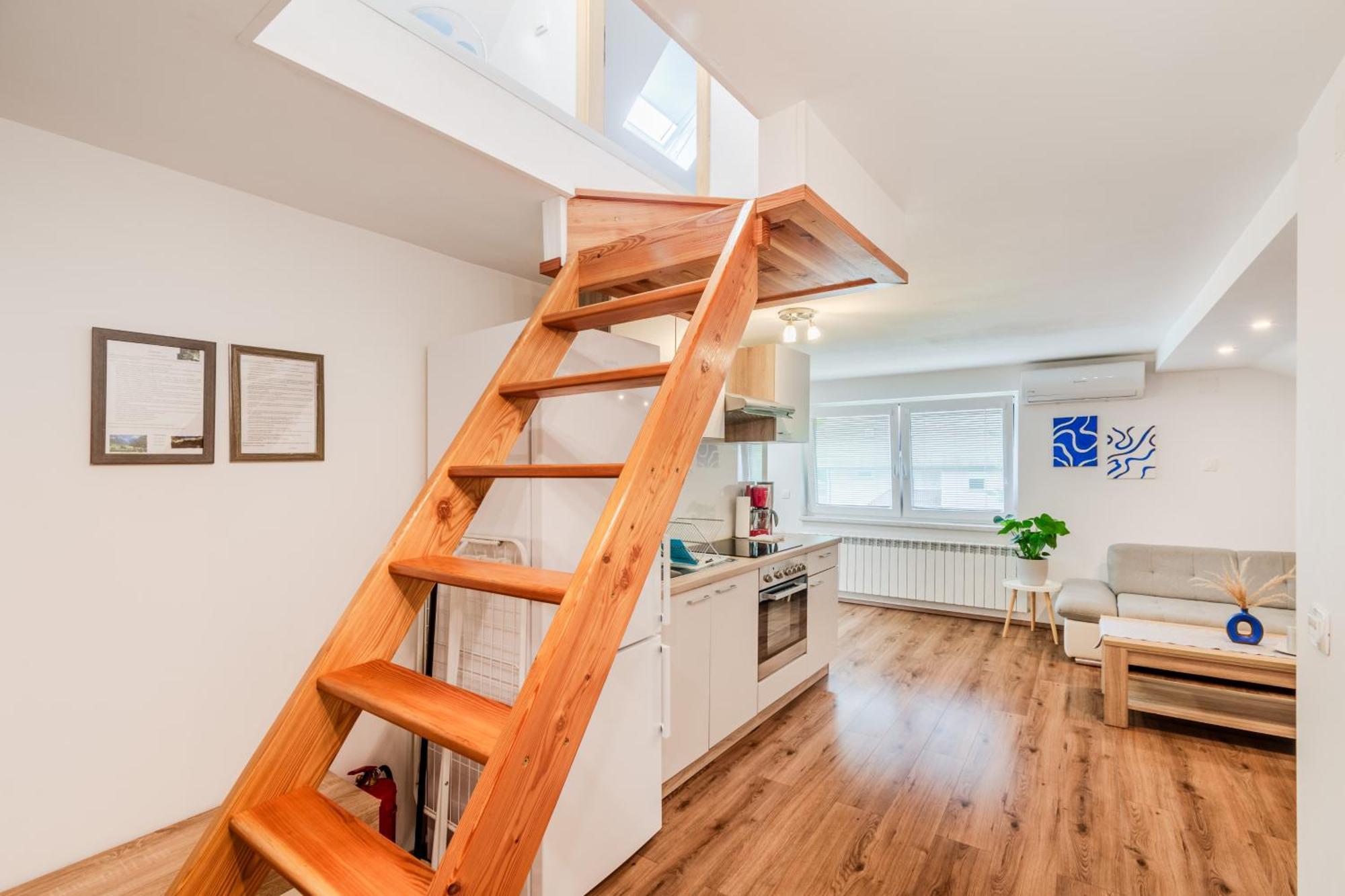 Apartmaji Mausi โบเว็ก ภายนอก รูปภาพ