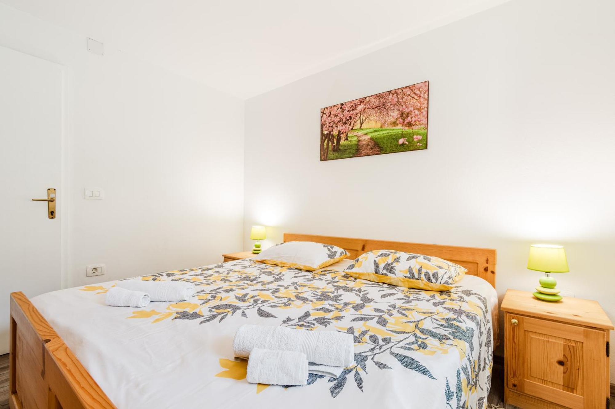 Apartmaji Mausi โบเว็ก ภายนอก รูปภาพ