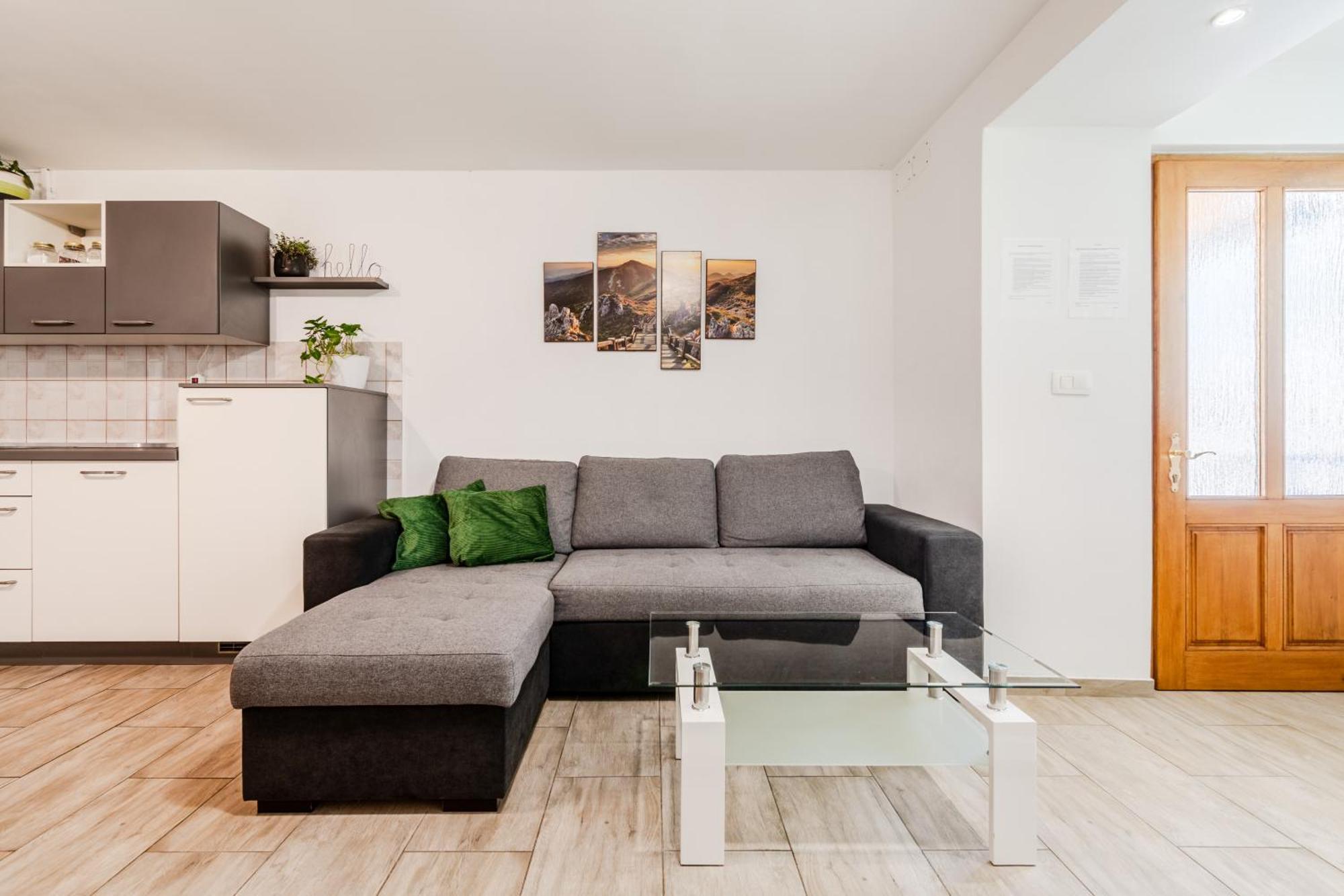 Apartmaji Mausi โบเว็ก ภายนอก รูปภาพ